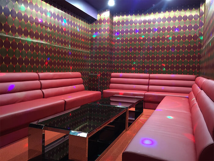 Nếu phòng karaoke, quán bar của bạn đẹp mà cách âm không được tốt thì cũng không gây ấn tượng thu hút khách.